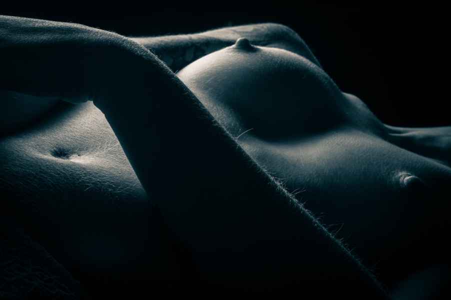 fotografia sensualna w czerni i bieli slask 056